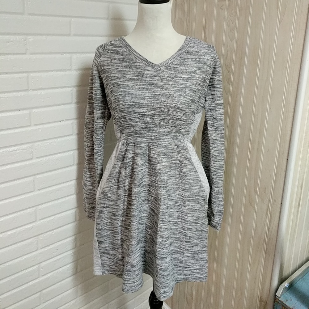 {Anthropology} SatSun Long sleeve pocketed dress